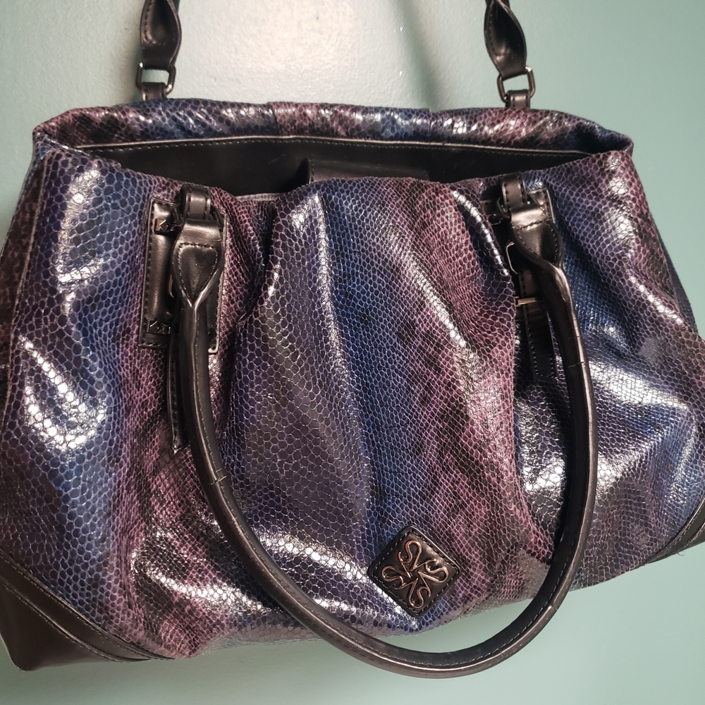 Simply Vera Vera Wang Handbag with a faux snakeskin pattern in blue and purple